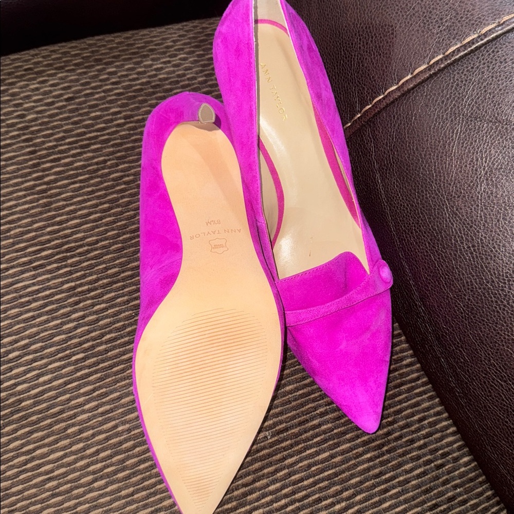 Ann Taylor Fuchsia Suede Pointed-Toe Pumps - Picture 3 of 4